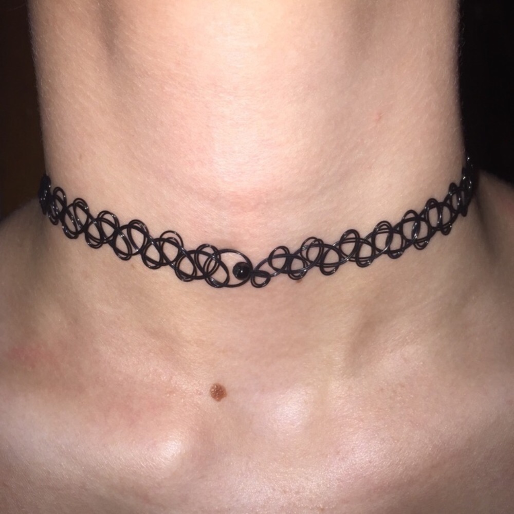 6 Black Chokers